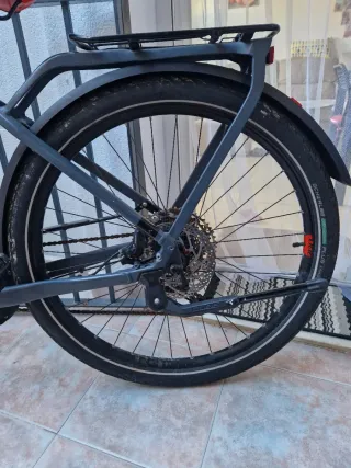 Rutland Bicicleta Eléctrica Cube Negra