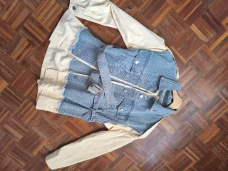 Chaqueta vaquera beige y azul