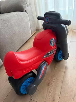 Moto correpasillos Feber