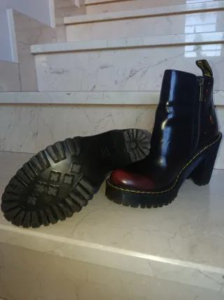 Botas Dr. Martens con tacón y cremallera Magdalena