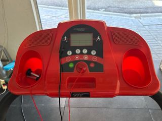 Cinta de correr Cecotec 1000W plegable.