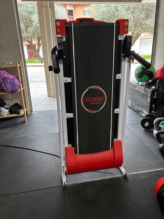 Cinta de correr Cecotec 1000W plegable.