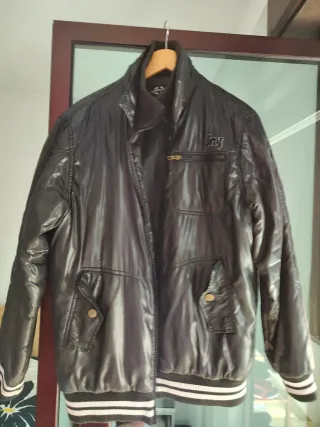 Chaqueta negra bomber
