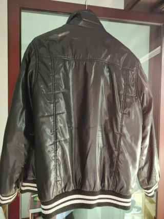 Chaqueta negra bomber