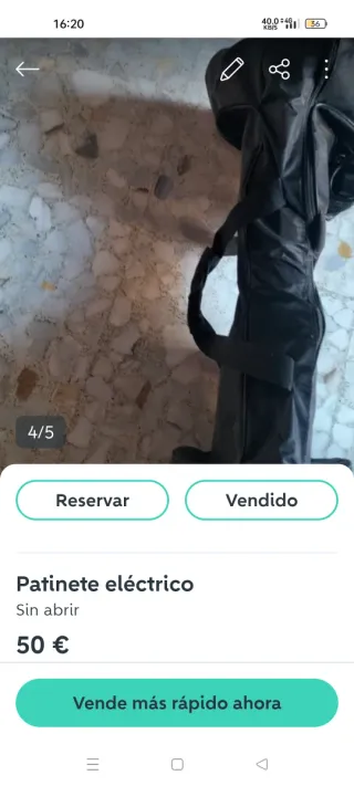 Patinete eléctrico azul sin abrir