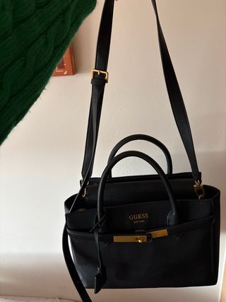 Bolso Guess Negro amplio 3 compartimentos