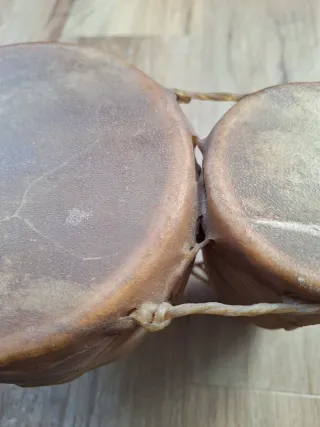 Tbilat in terracotta e pelle vera