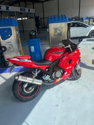 Hyosung 250 GTR Roja