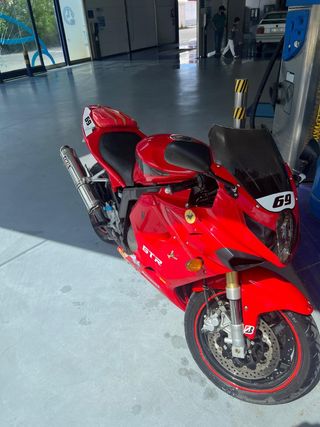 Hyosung 250 GTR Roja