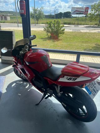 Hyosung 250 GTR Roja