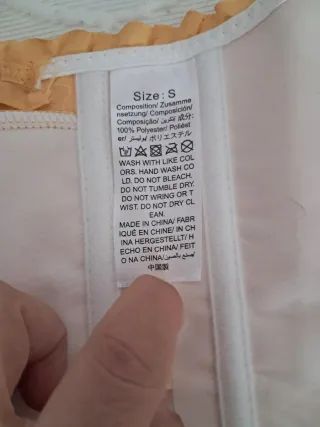 Corpiño y guantes largos dorados