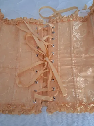 Corpiño y guantes largos dorados