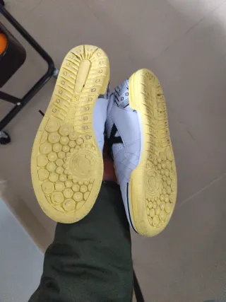 Zapatillas Fútbol Sala Munich Blancas y Amarillas