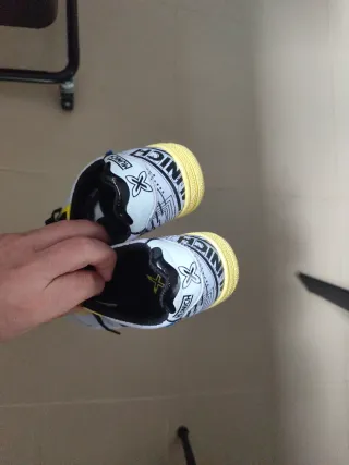 Zapatillas Fútbol Sala Munich Blancas y Amarillas