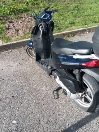 Aprilia Sportcity 125 Scooter 26000 kms año 2007