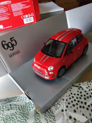 Coche a escala 1/24 Fiat 695 Tributo Ferrari