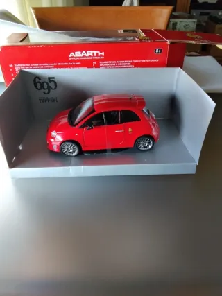 Coche a escala 1/24 Fiat 695 Tributo Ferrari