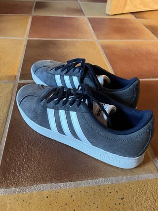 Zapatillas Adidas Unisex Azul marino y Blanco