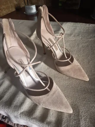 Zapatos de tacón Zara beige