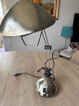 Lámpara flexo de metal y plástico