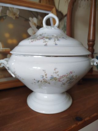 Sopera antigua porcelana floral