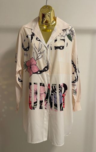 Vestido/camiseiro bege com flores e correntes