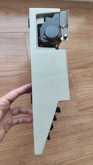 Máquina de escribir Olivetti Dora