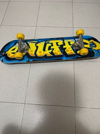 Monopatín con diseño graffiti Negociable