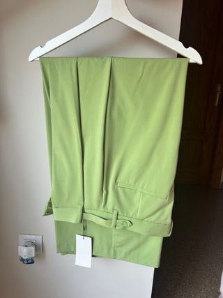 TRAJE ZARA VERDE OVERSIZE SIN ESTRENAR
