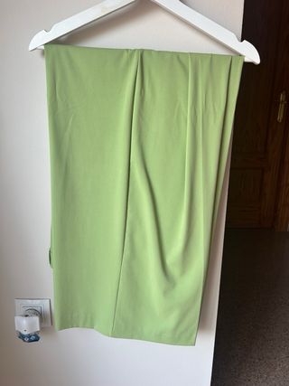 TRAJE ZARA VERDE OVERSIZE SIN ESTRENAR
