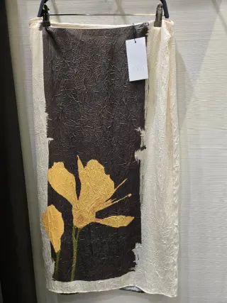 Falda larga Zara flores amarillas