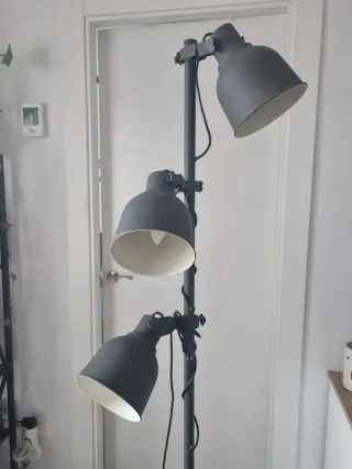 Lámpara de pie Ikea gris 3 focos