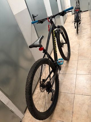 Bicicleta de Montaña Specialized Negra