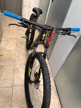 Bicicleta de Montaña Specialized Negra