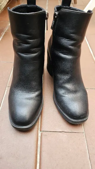 Botines negros XTI tacón