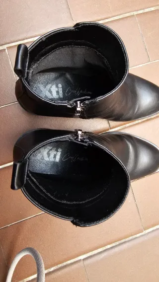 Botines negros XTI tacón
