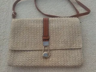 Bolso de hombro tejido beige y marrón