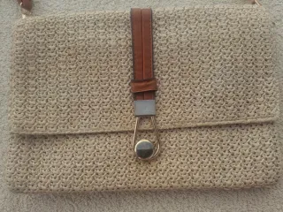 Bolso de hombro tejido beige y marrón