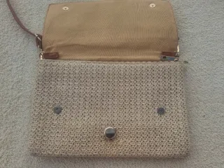 Bolso de hombro tejido beige y marrón