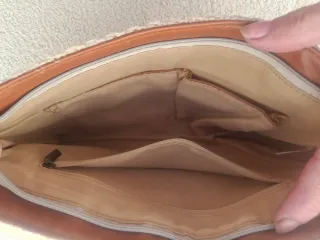 Bolso de hombro tejido beige y marrón