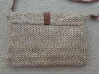 Bolso de hombro tejido beige y marrón