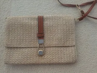 Bolso de hombro tejido beige y marrón