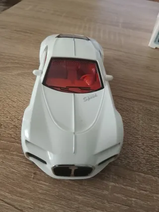 Coche de juguete deportivo blanco mide 15cm