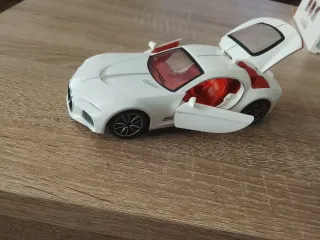 Coche de juguete deportivo blanco mide 15cm