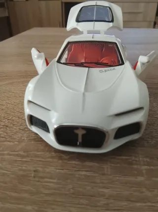 Coche de juguete deportivo blanco mide 15cm