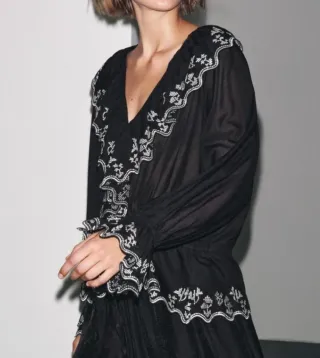 Blusa bordados volantes Zara