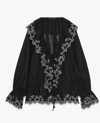 Blusa bordados volantes Zara