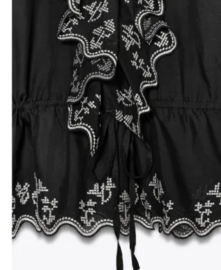 Blusa bordados volantes Zara