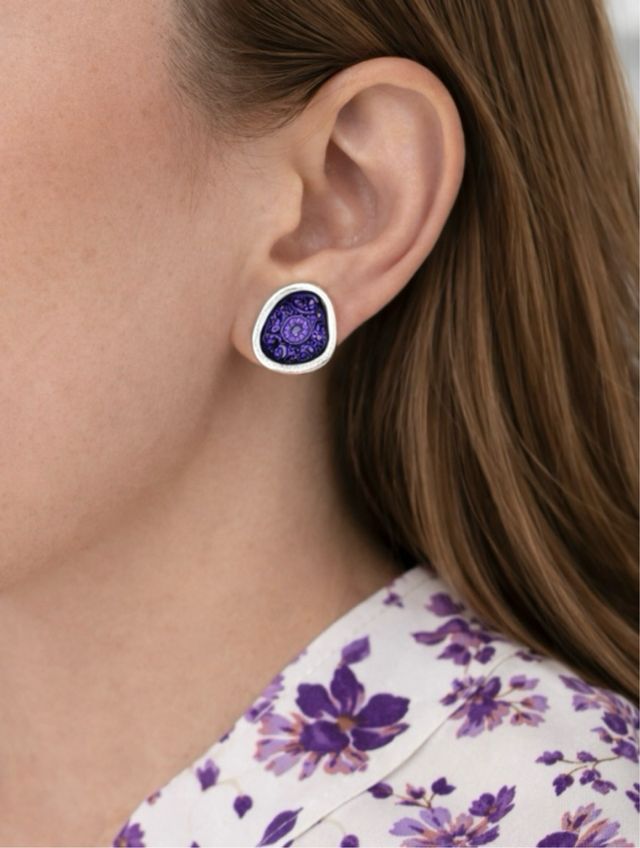 Pendientes minimalistas baño de plata y morados