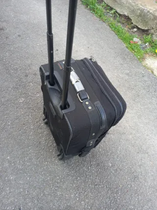 Maleta de viaje mediana negra